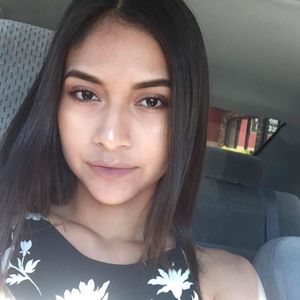 Meet your Posher, Abril